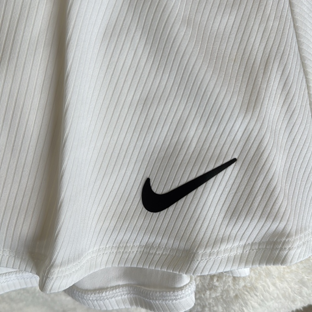 Brand new never worn Nike Dri-Fit skirt with built in shorts XS - Picture 2 of 5